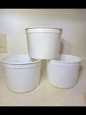 Set of 3 White Plastic Tub, Buckets, Storage Pails with Lids